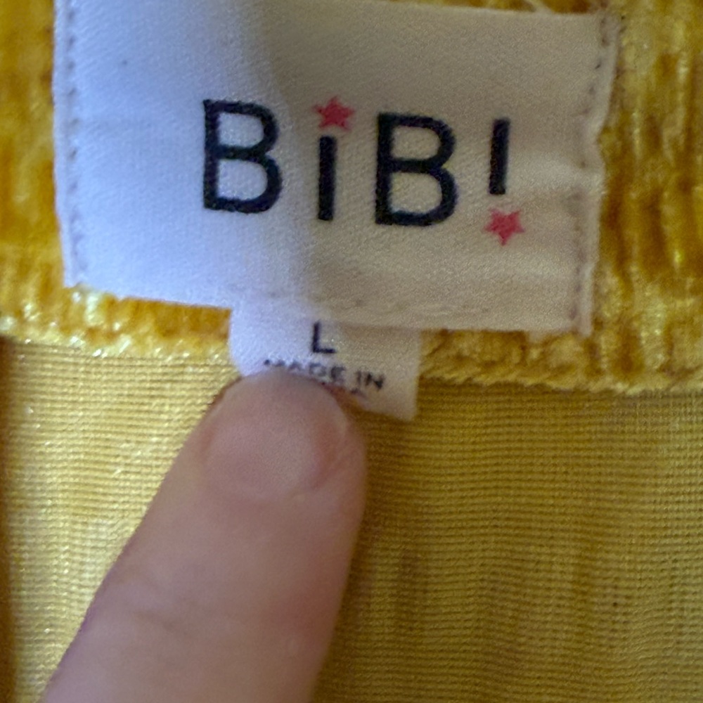 BiBi Mustard Textured Button Down Shirt Size Large - Picture 2 of 5